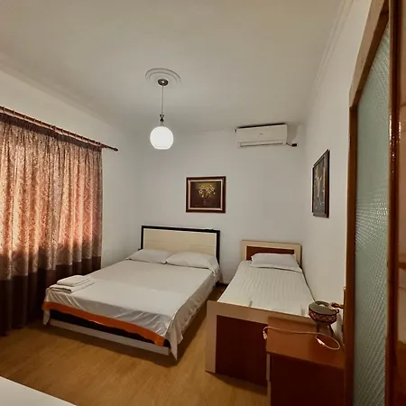 Grand House Lägenhet Tirana