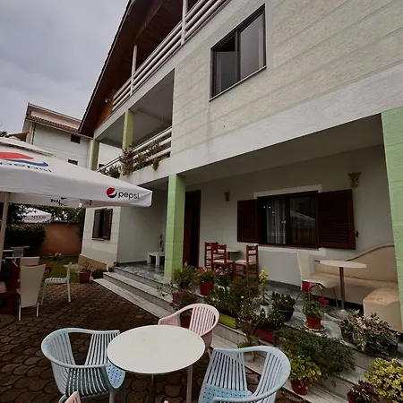 Grand House Appartamento Tirana